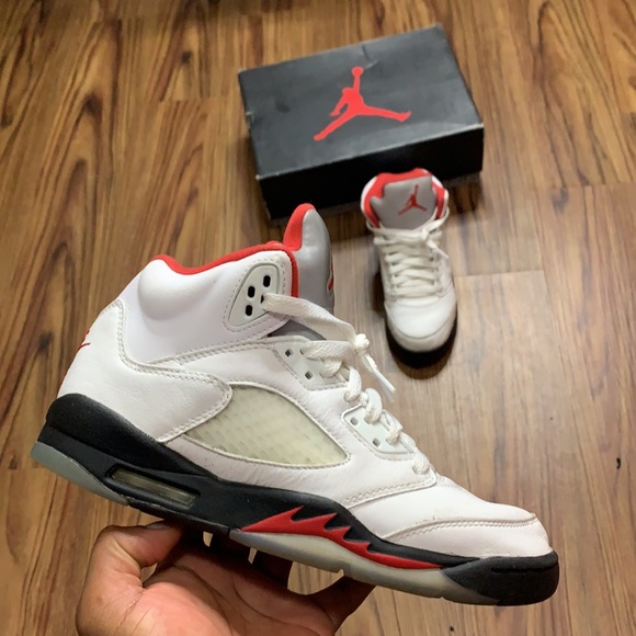 Air Jordan 5 Retro (GS) “ Fire Red” 19 (7.5) - Picture 1 of 14